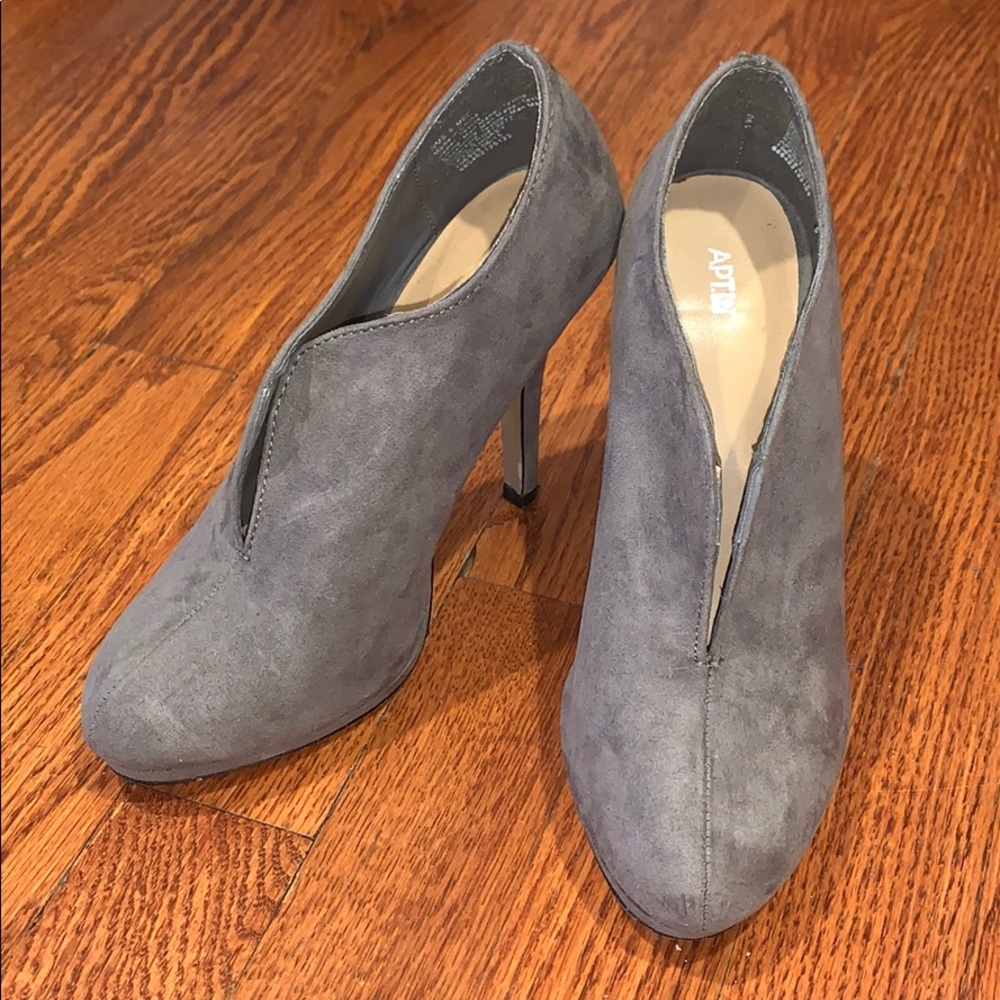 🎉HP🎉 Apt 9 Womens Gray Heels Size 6 M